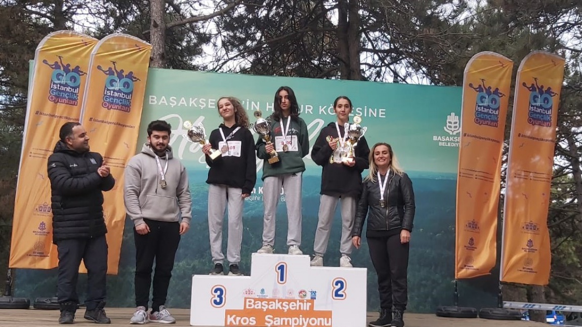 İstanbul Gençlik Oyunları Başakşehir Kros Koşusunda Kupalar Kazandık